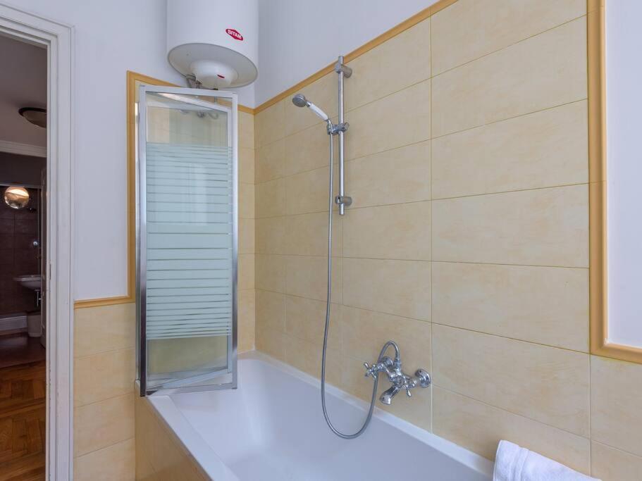 Apartment Giulia Luxury Two Bedroom *